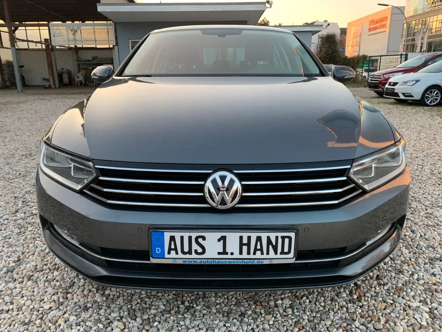 Volkswagen Passat 1.Hand *Scheckheft bei VW * nur 22.311 km Grau - 2