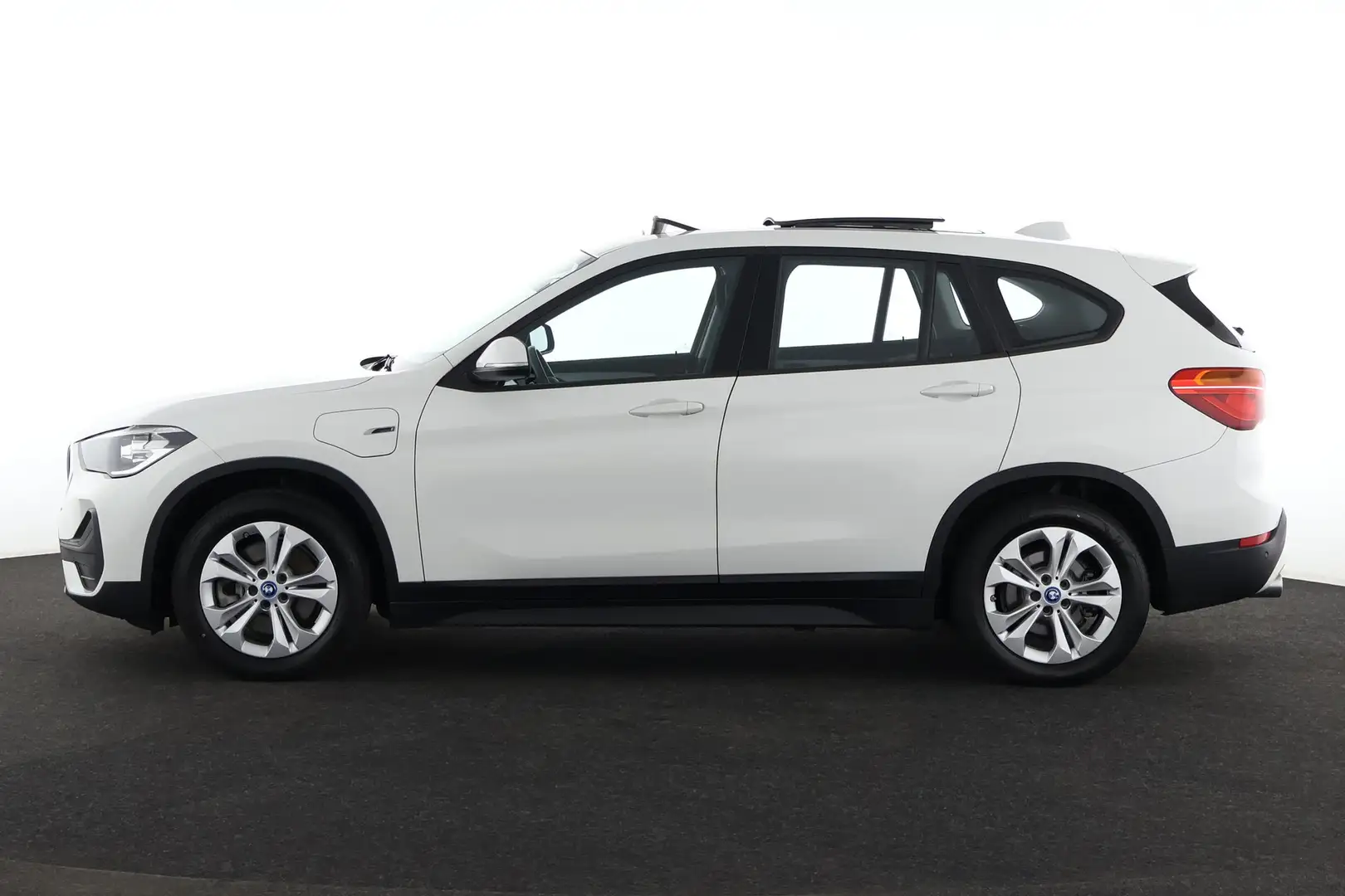 BMW X1 xDrive25e iA + GPS + PDC + CRUISE + PANO DAK + AL Blanc - 2