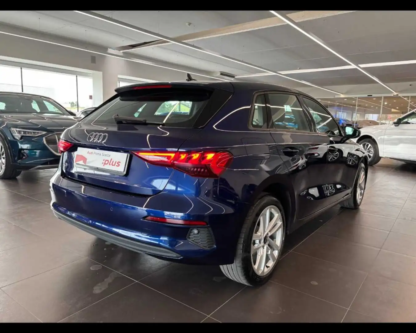 Audi A3 SPB 40 TFSI e S tronic Business Bleu - 2