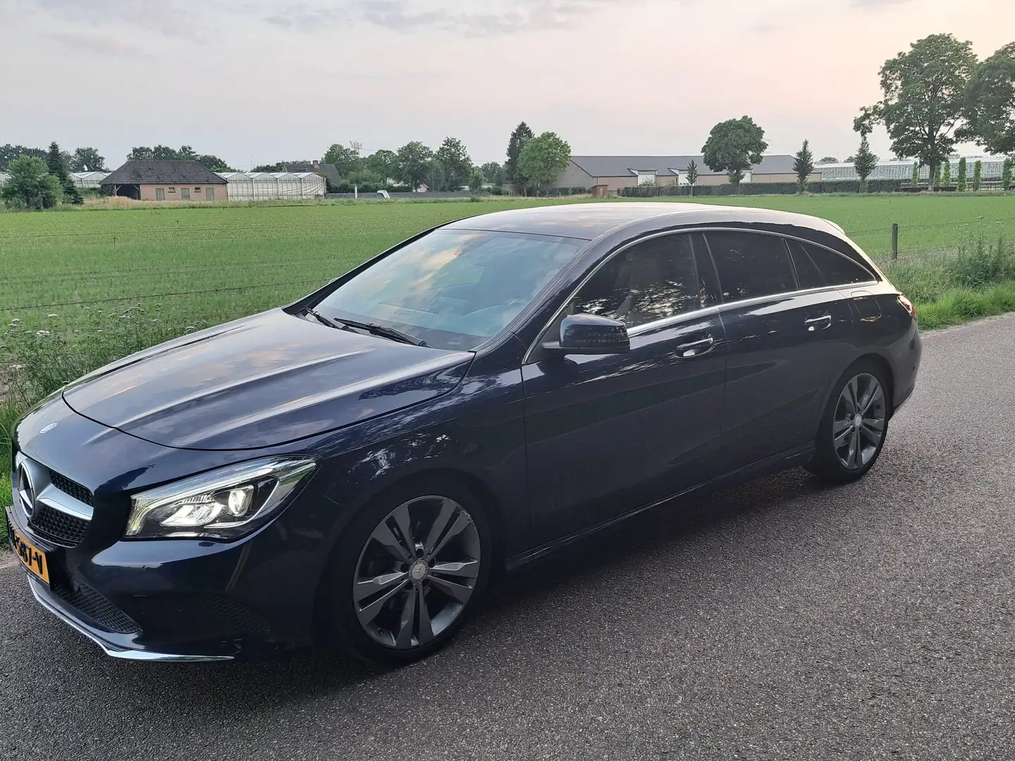 Mercedes-Benz CLA 180 CLA 180 shooting brake Blue - 2