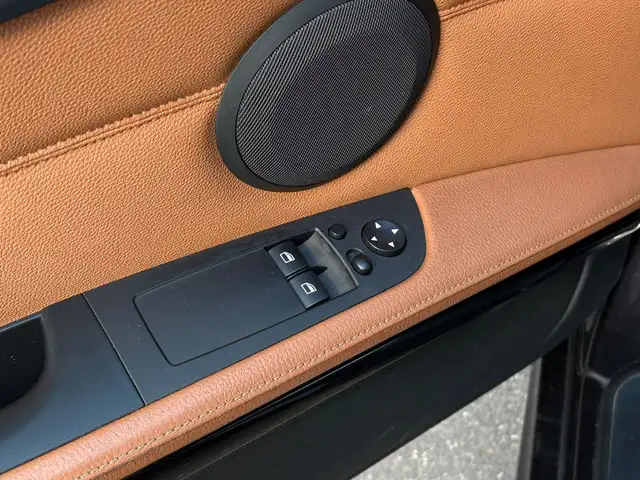 BMW 3 Series view 15