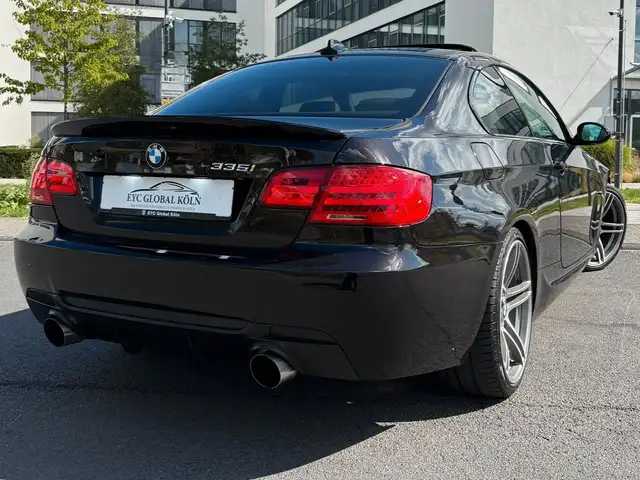 BMW 3 Series view 3