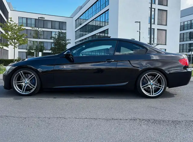 BMW 3 Series view 6