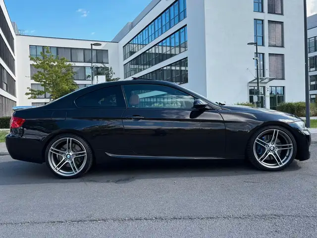 BMW 3 Series view 5