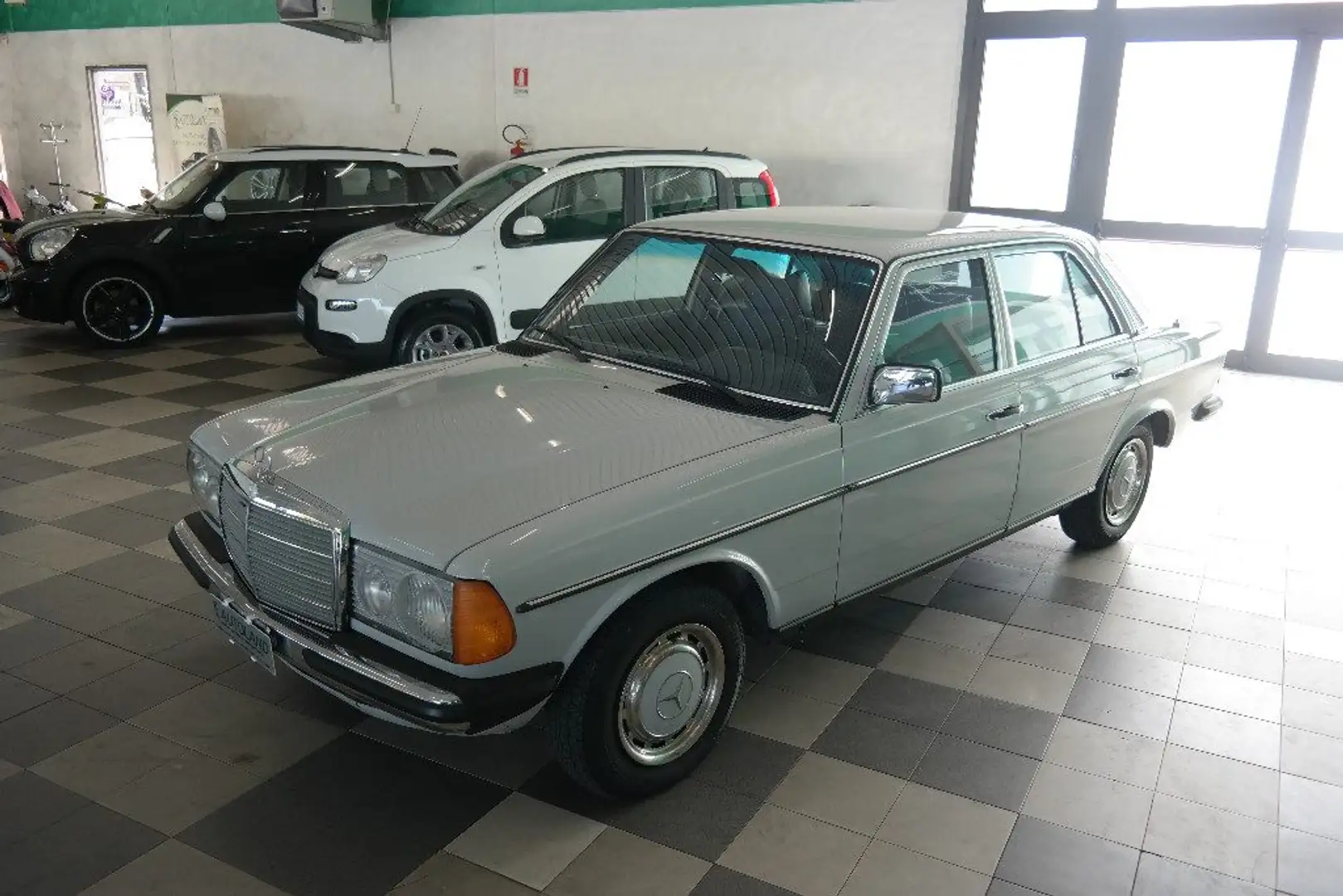 Mercedes-Benz 200 200*ISCRITTA ASI Šedá - 2