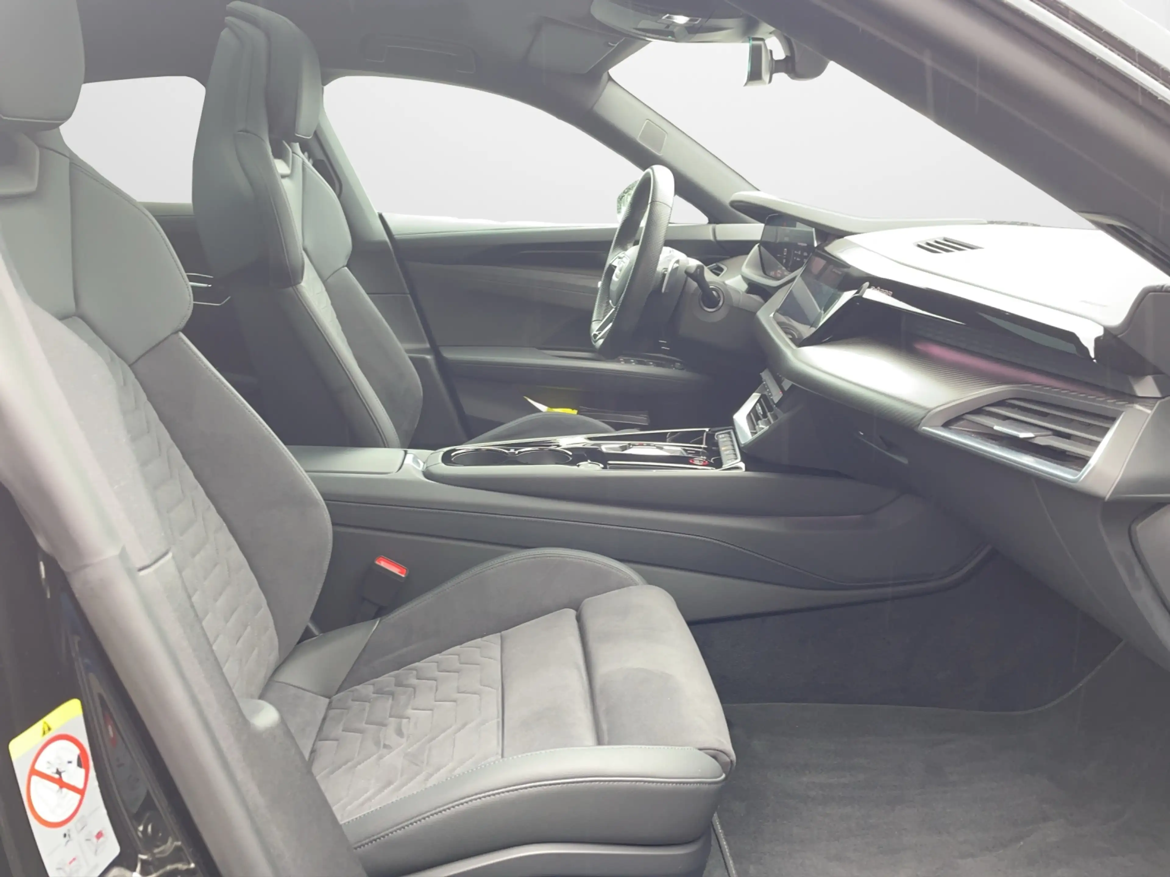 Audi e-tron GT quattro — photo 13