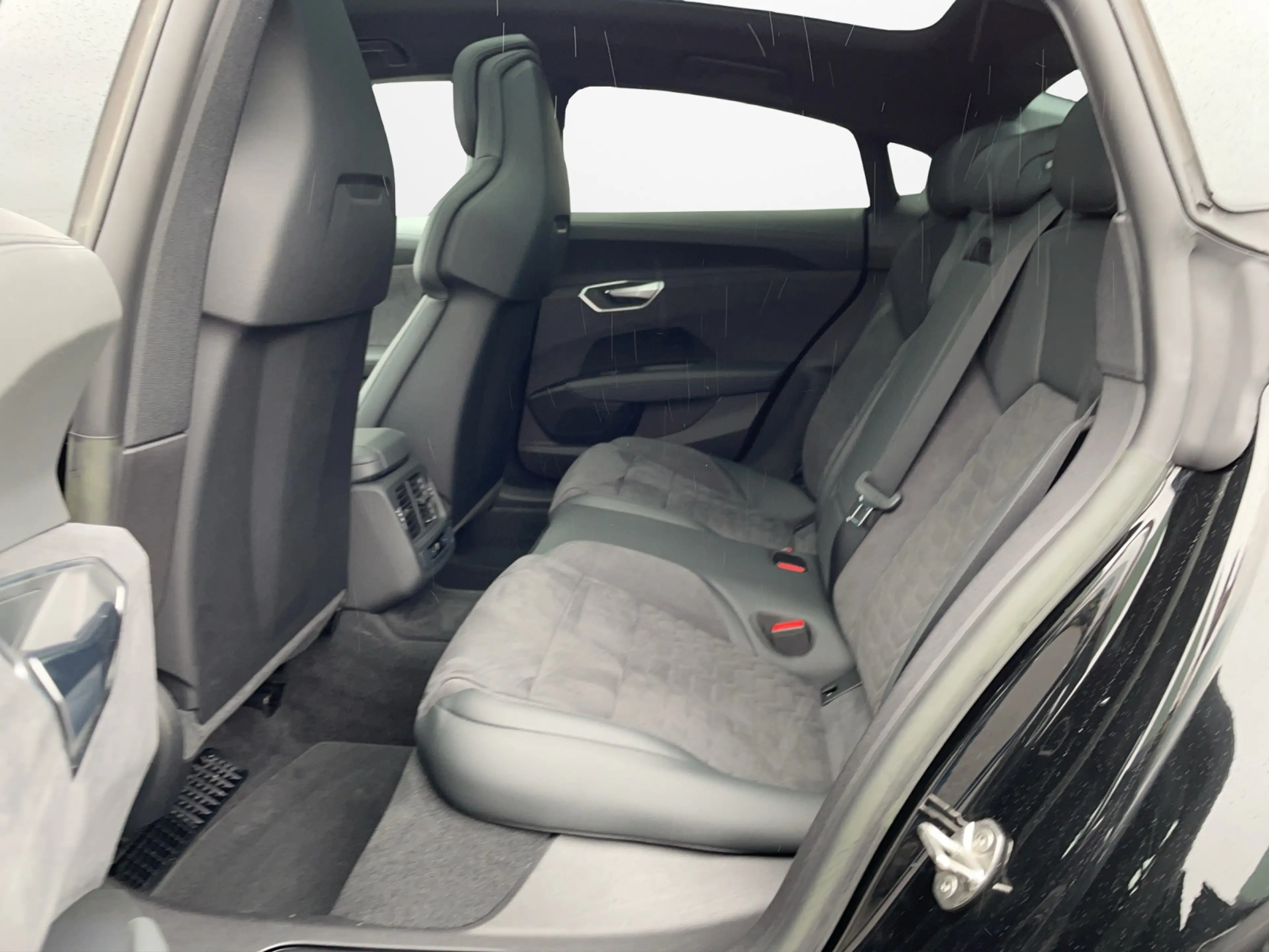Audi e-tron GT quattro — photo 11
