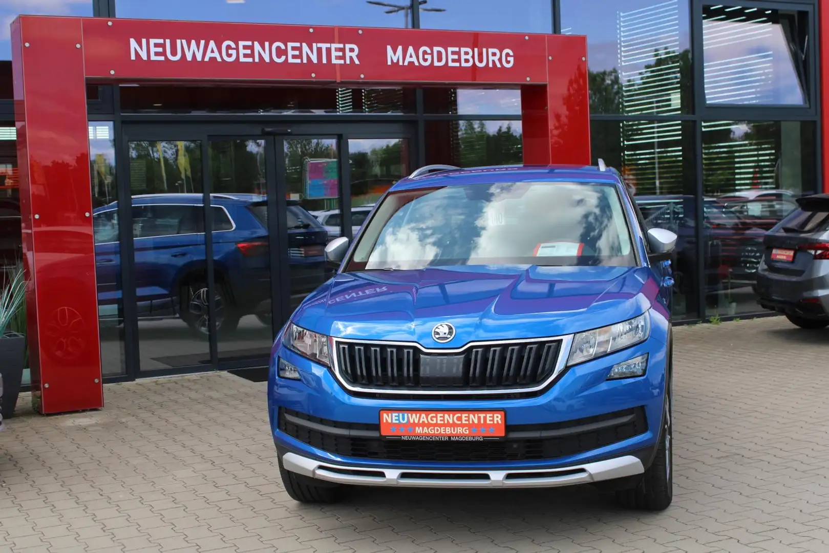 Skoda Kodiaq 2.0 TDI Scout *4x4*ST.HZG*NAVI*AHK*4xSHZ* Blau - 2