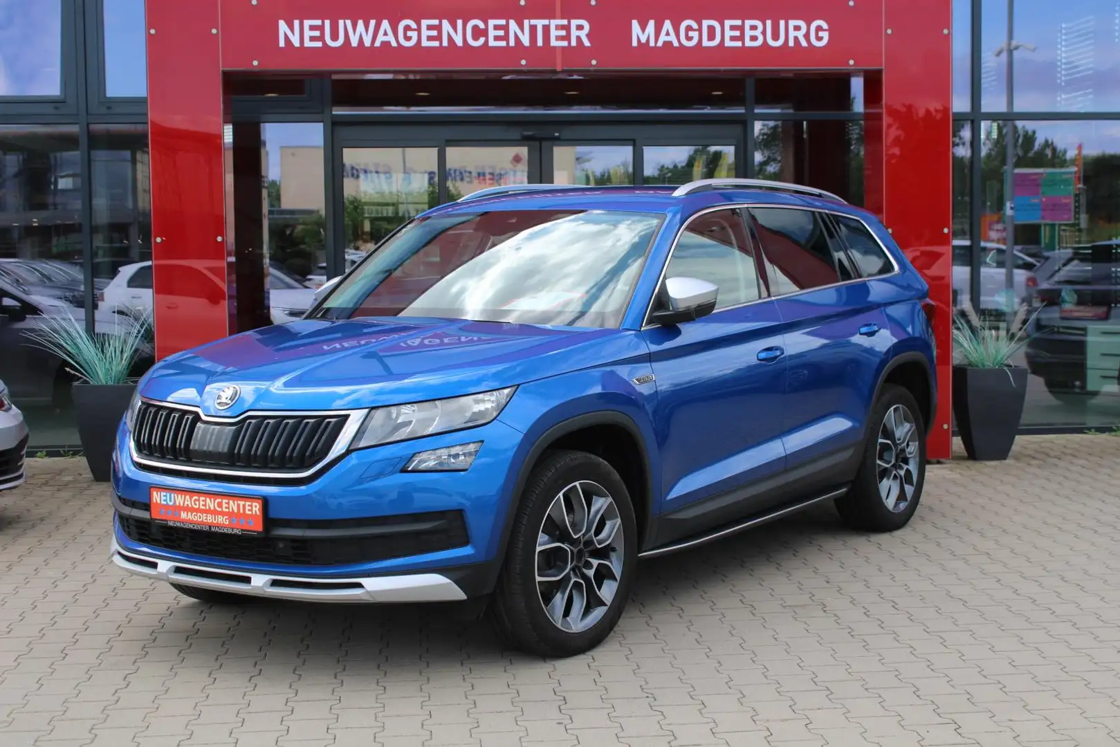 Skoda Kodiaq 2.0 TDI Scout *4x4*ST.HZG*NAVI*AHK*4xSHZ* Blau - 1