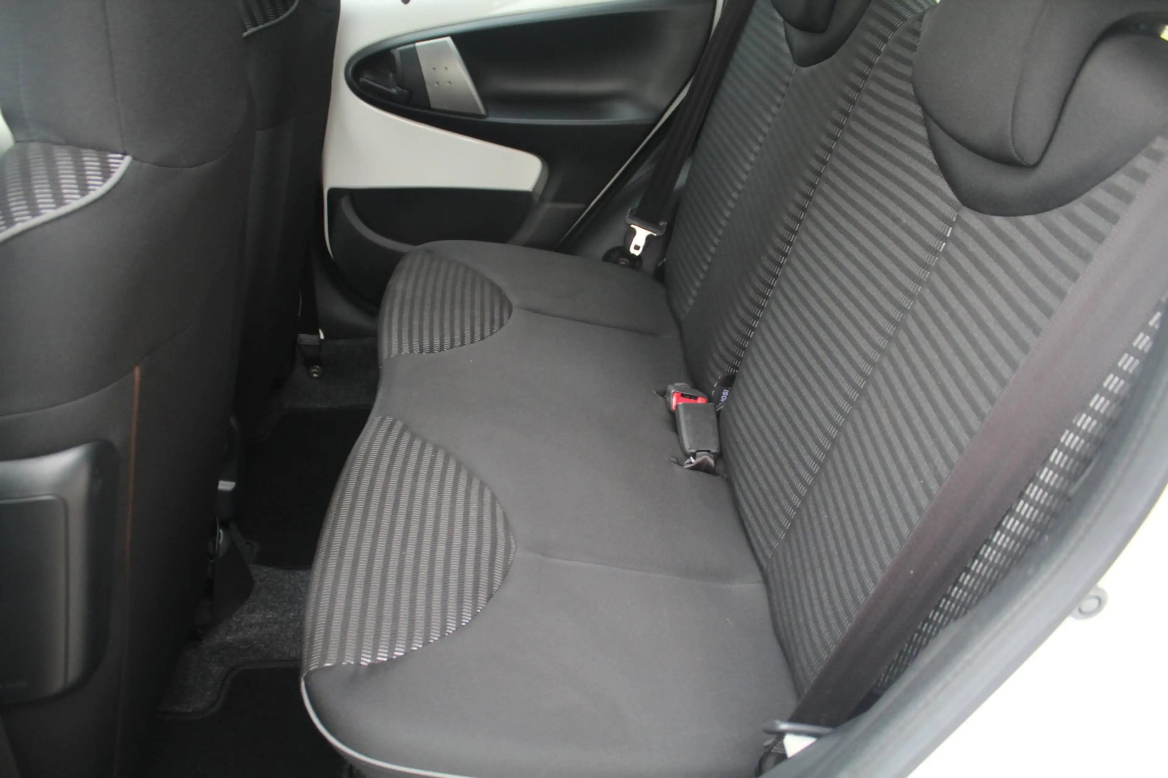 Peugeot 107 1.0 Active | Automaat | 5 Deurs | Airco | 87 DKM | — photo 9