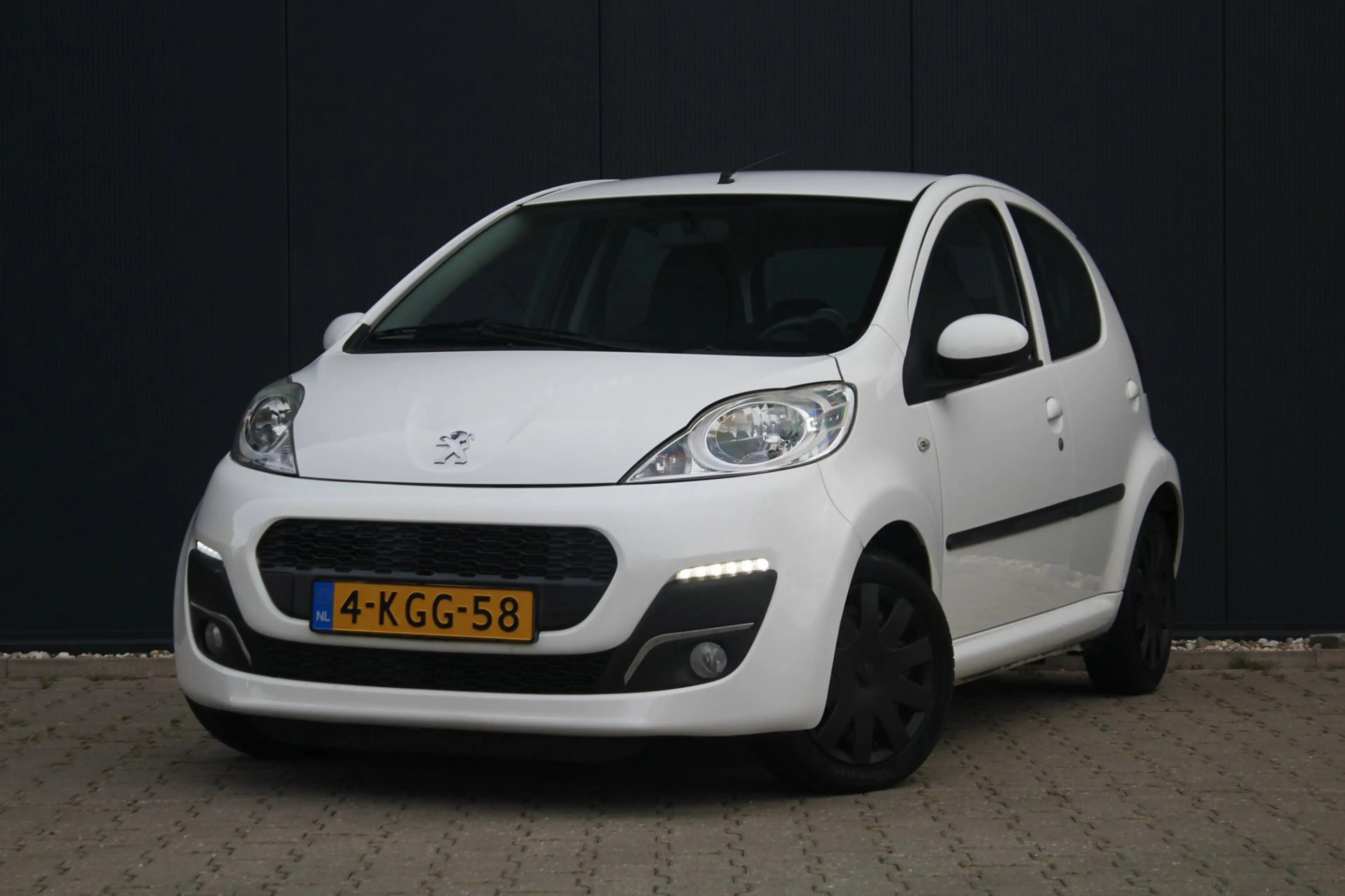 Peugeot 107 1.0 Active | Automaat | 5 Deurs | Airco | 87 DKM |