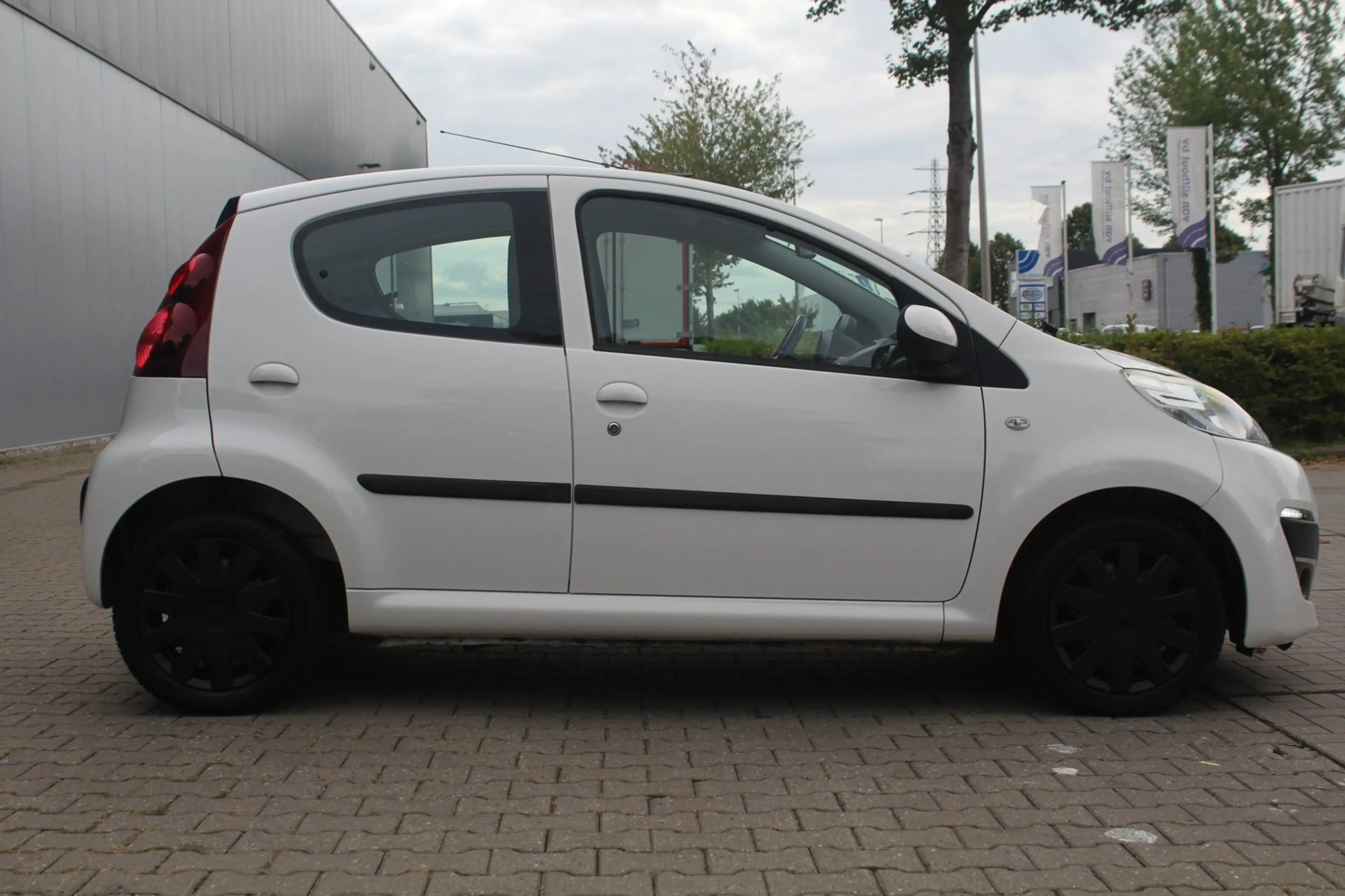 Peugeot 107 1.0 Active | Automaat | 5 Deurs | Airco | 87 DKM | — photo 7