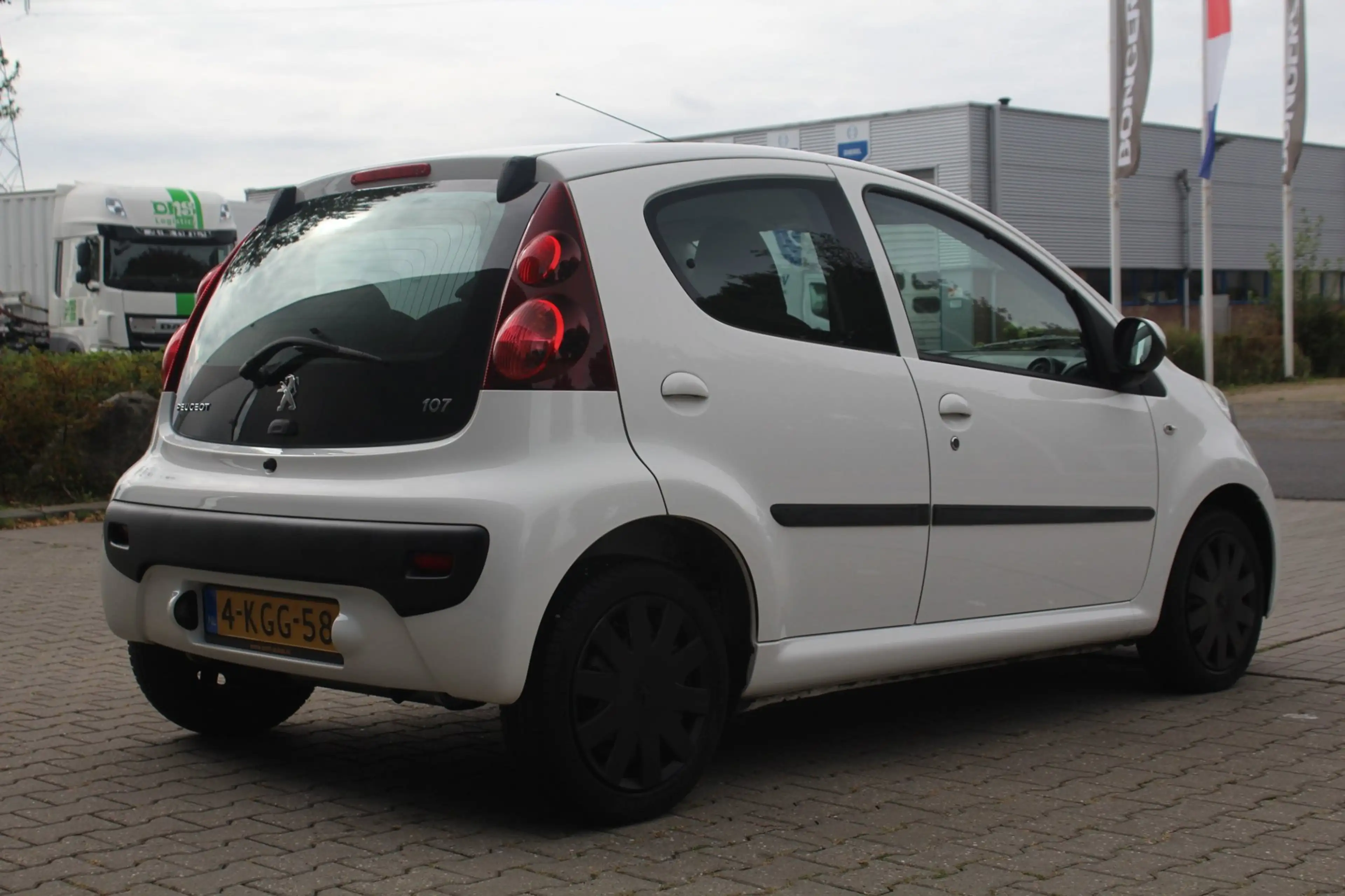 Peugeot 107 1.0 Active | Automaat | 5 Deurs | Airco | 87 DKM | — photo 6