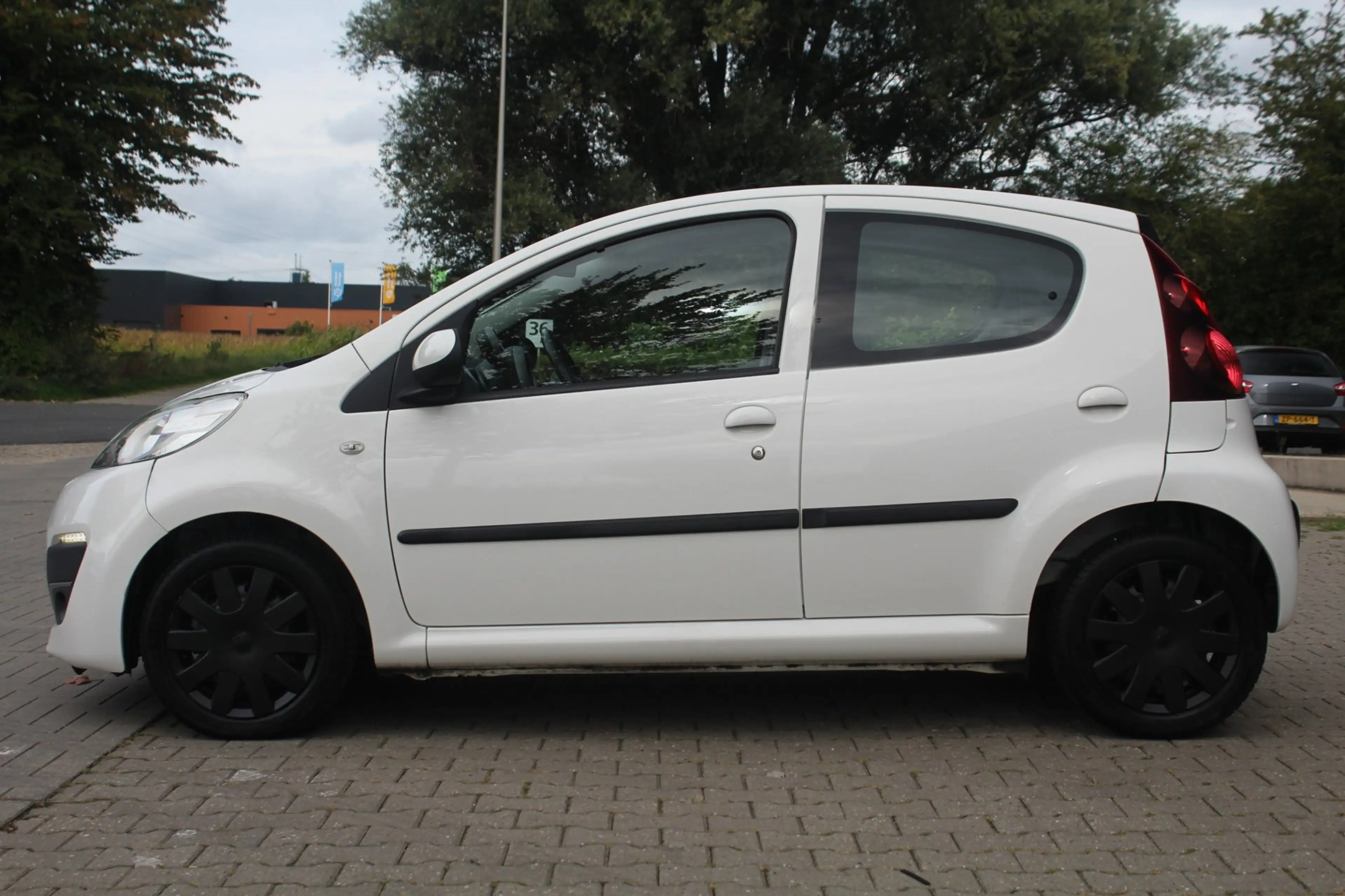 Peugeot 107 1.0 Active | Automaat | 5 Deurs | Airco | 87 DKM | — photo 3
