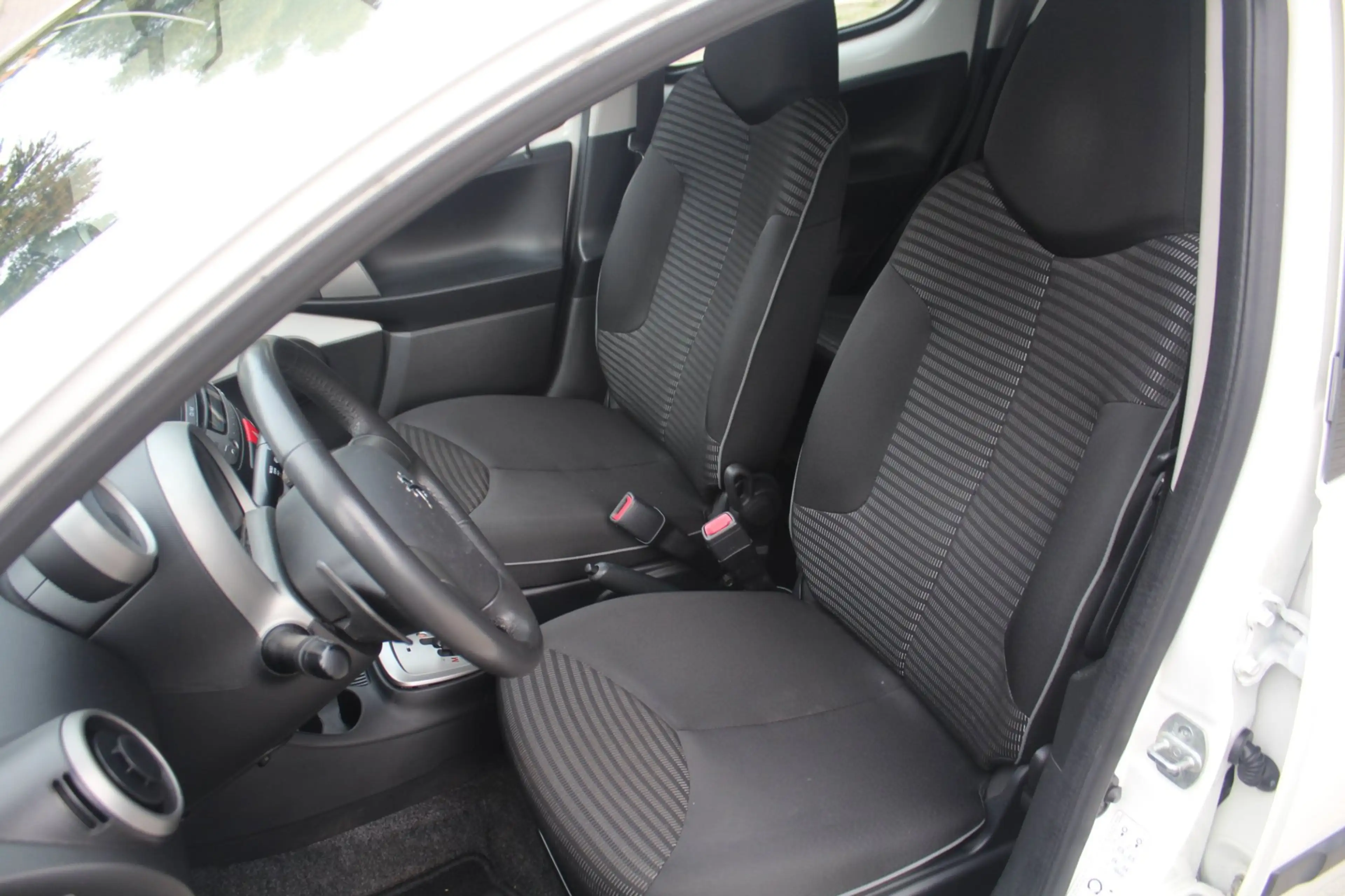 Peugeot 107 1.0 Active | Automaat | 5 Deurs | Airco | 87 DKM | — photo 8