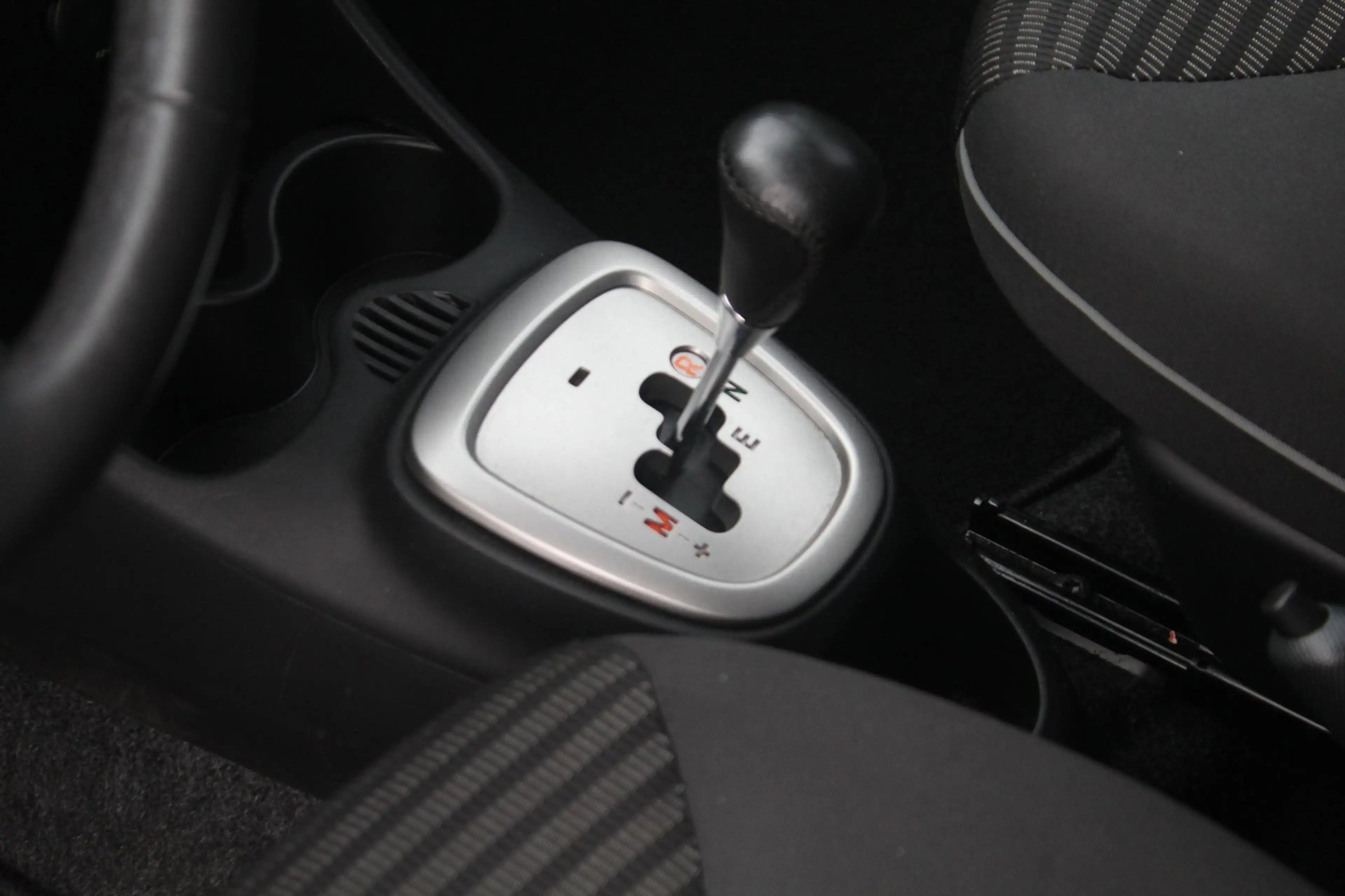 Peugeot 107 1.0 Active | Automaat | 5 Deurs | Airco | 87 DKM | — photo 12