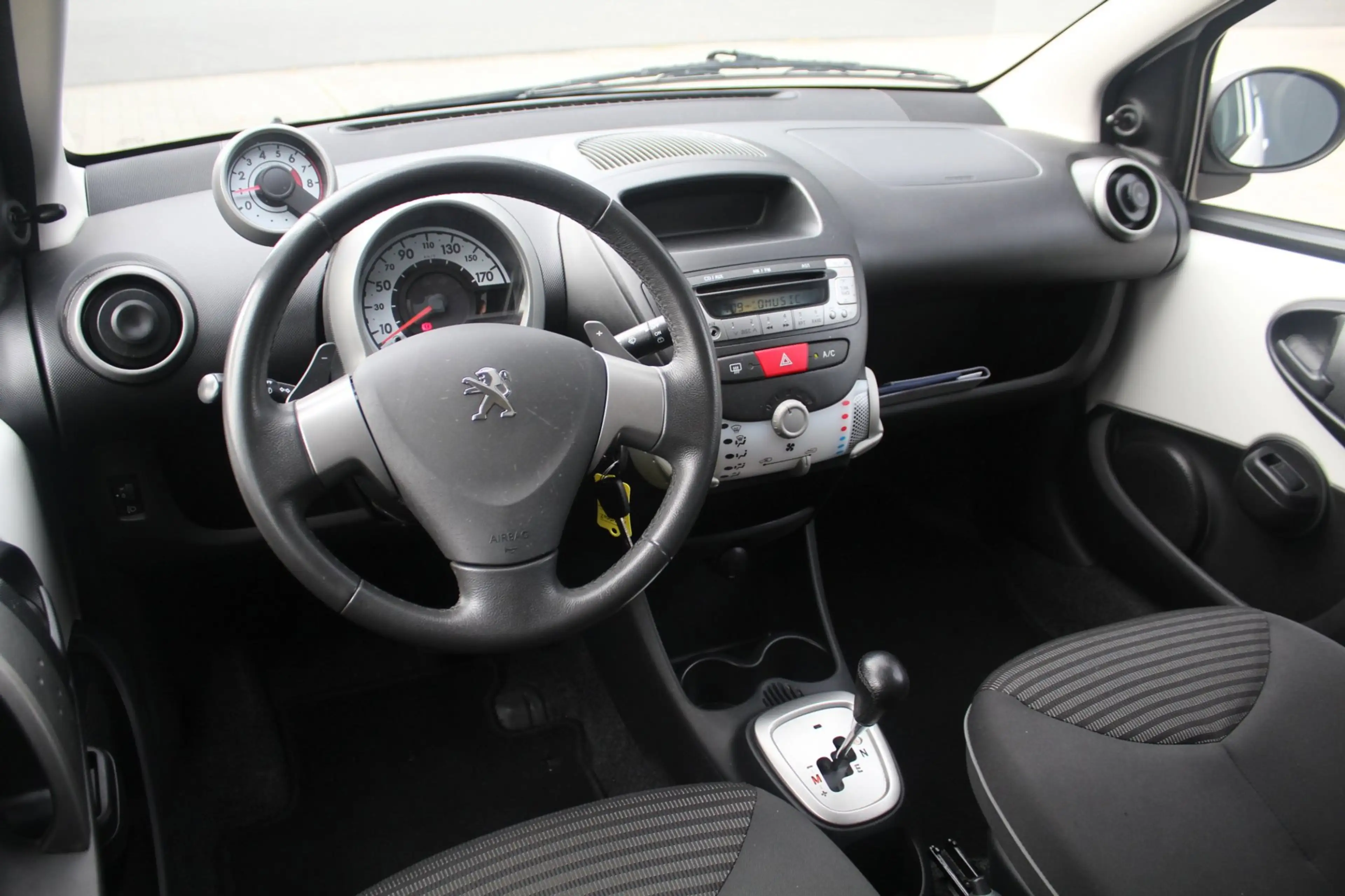 Peugeot 107 1.0 Active | Automaat | 5 Deurs | Airco | 87 DKM | — photo 10