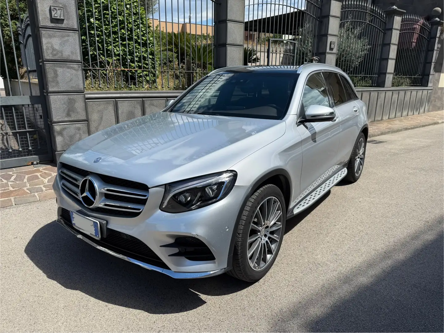 Mercedes-Benz GLC 250 d Premium 4matic auto srebrna - 1