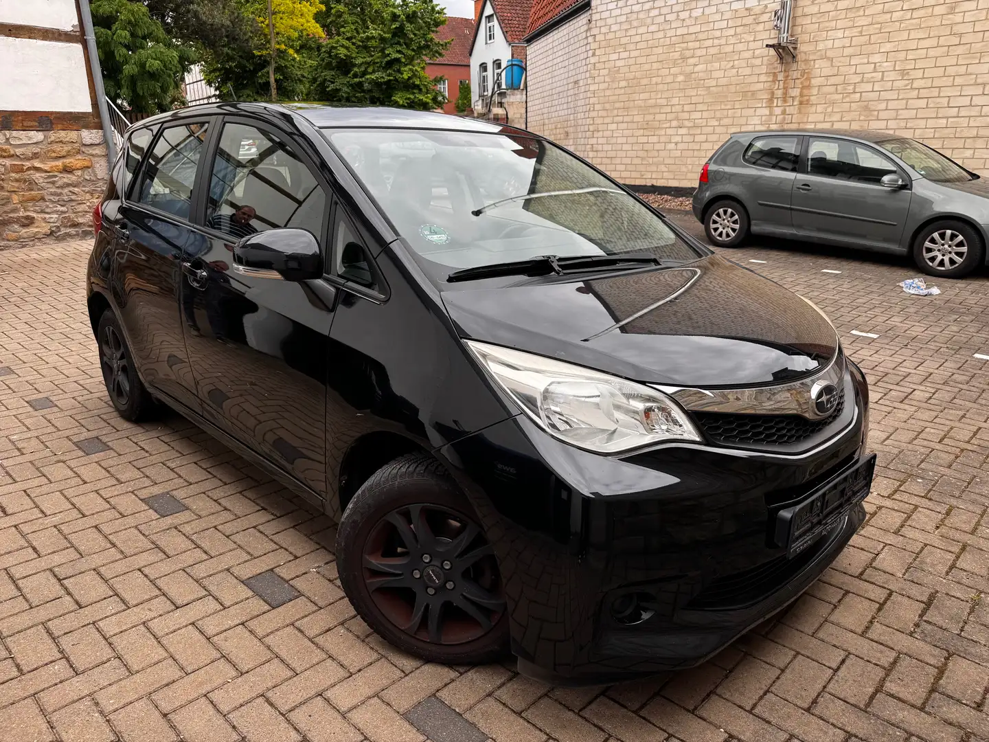 Subaru Trezia Trezia 1.3i Active Schwarz - 1