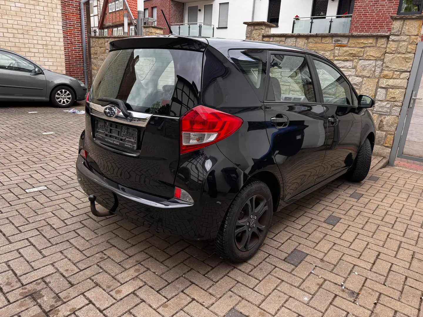 Subaru Trezia Trezia 1.3i Active Schwarz - 2