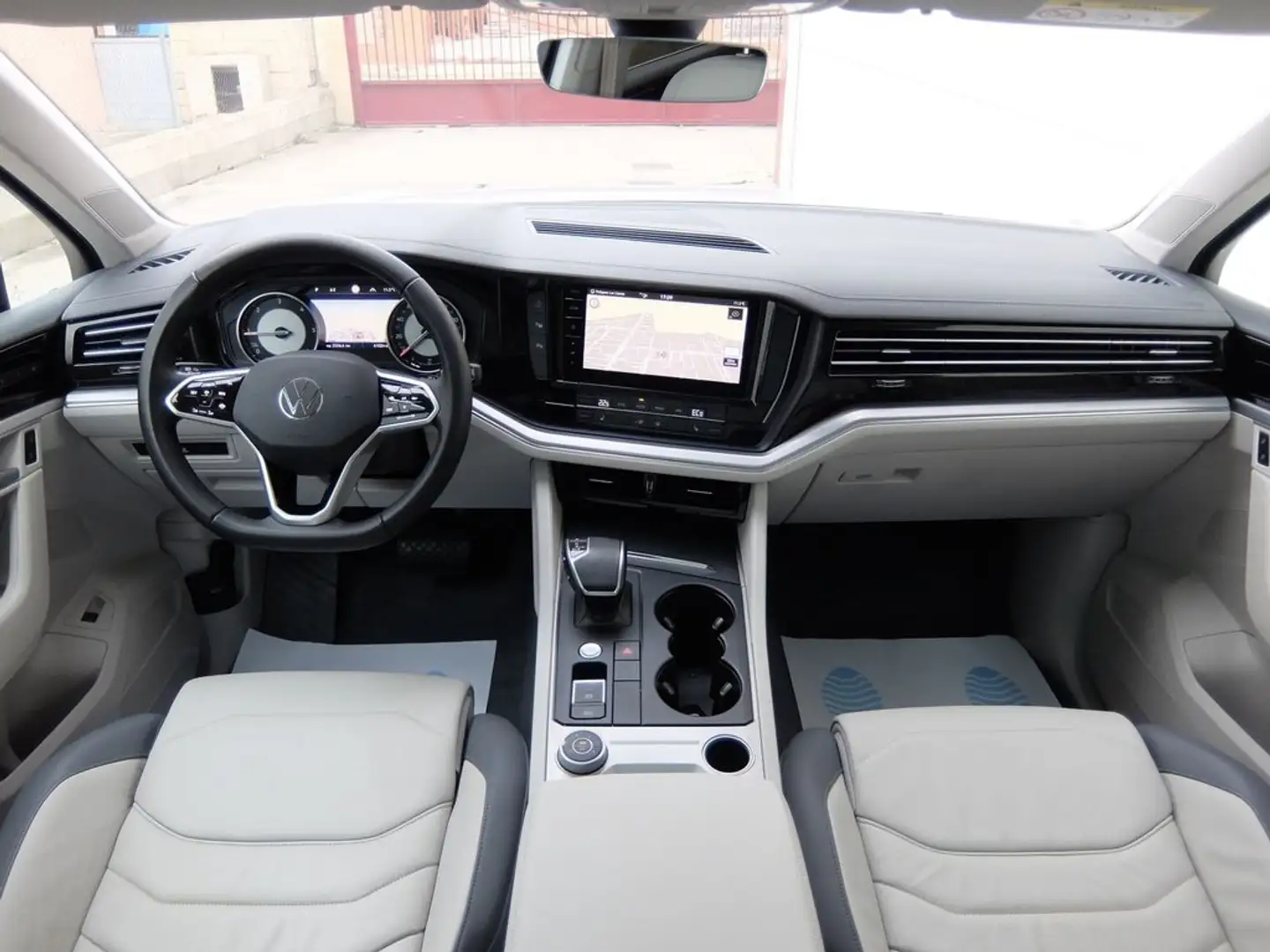 Volkswagen Touareg 3.0TDI V6 Premium Tiptronic Elegance 4M 170kW Negro - 2