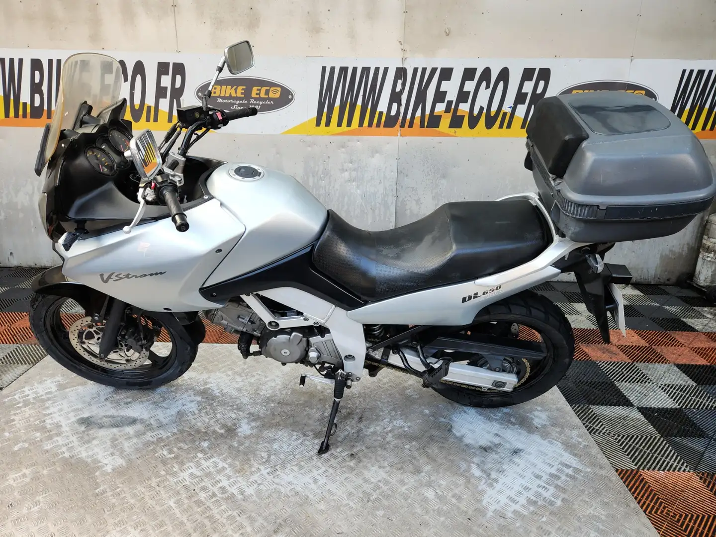 Suzuki V-Strom 650 Gris - 2