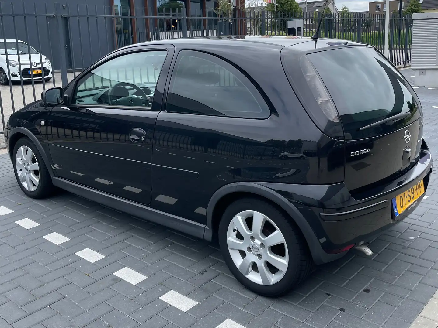 Opel Corsa Corsa 1.4-16V Silverline Zwart - 2