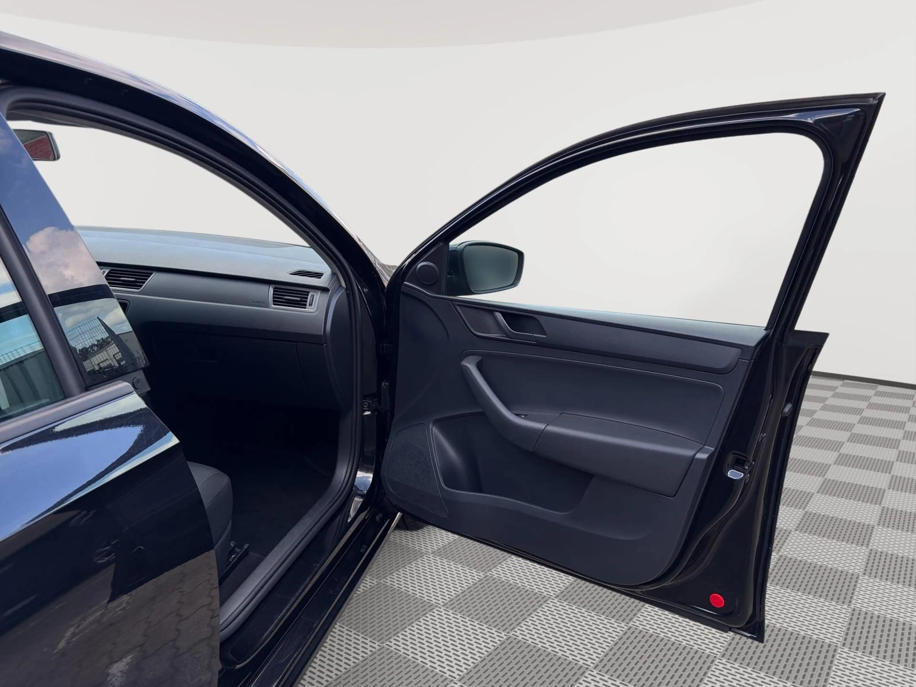 Skoda Rapid/Spaceback 1.2 TSI 'Cool Edition' #PDC #LMF #KLIMA #ISOFIX — photo 14