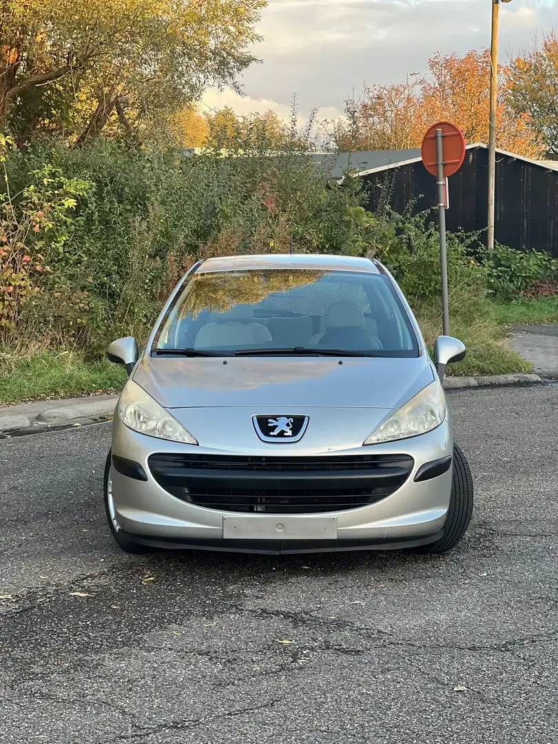 Peugeot 207 Peugeot 1.4 benzine - 1