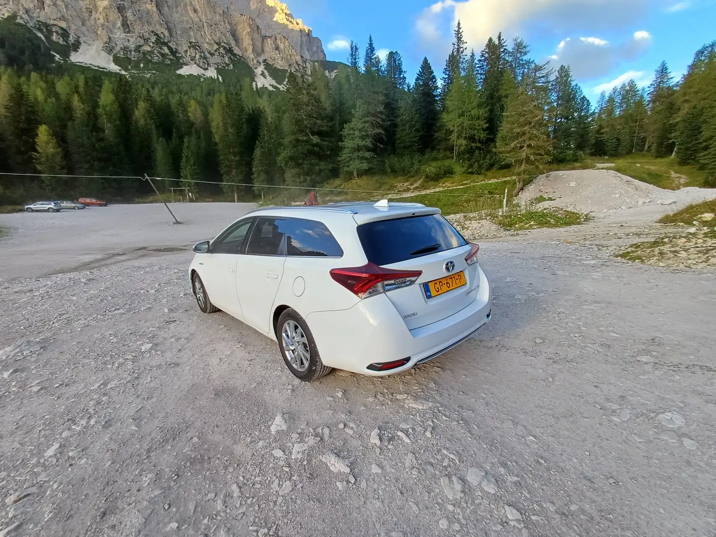 Toyota Auris 1.8 Hybr. Lease facelift nieuw model Wit - 2