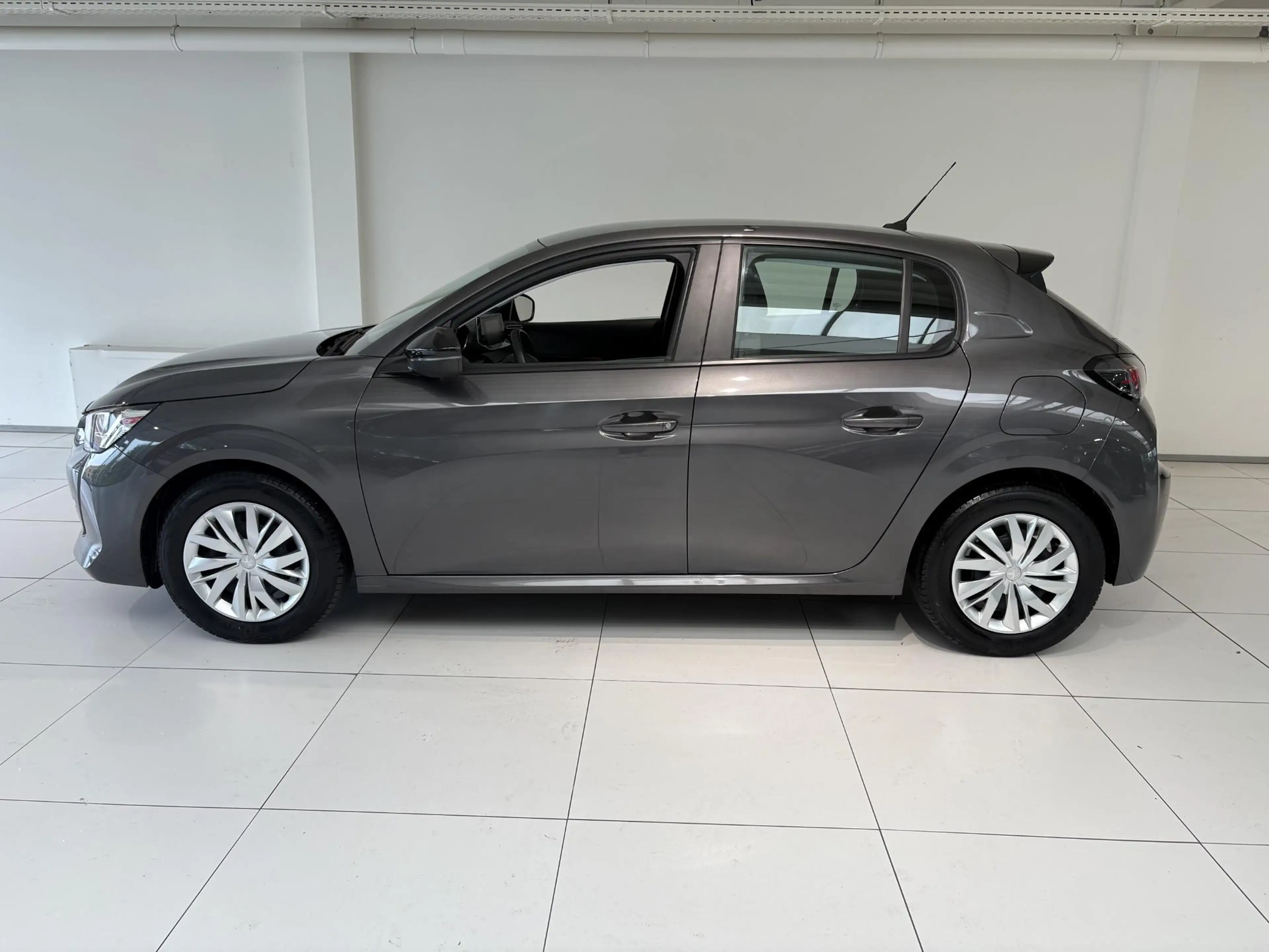 Peugeot 208 1.2 PureTech Active . — photo 8