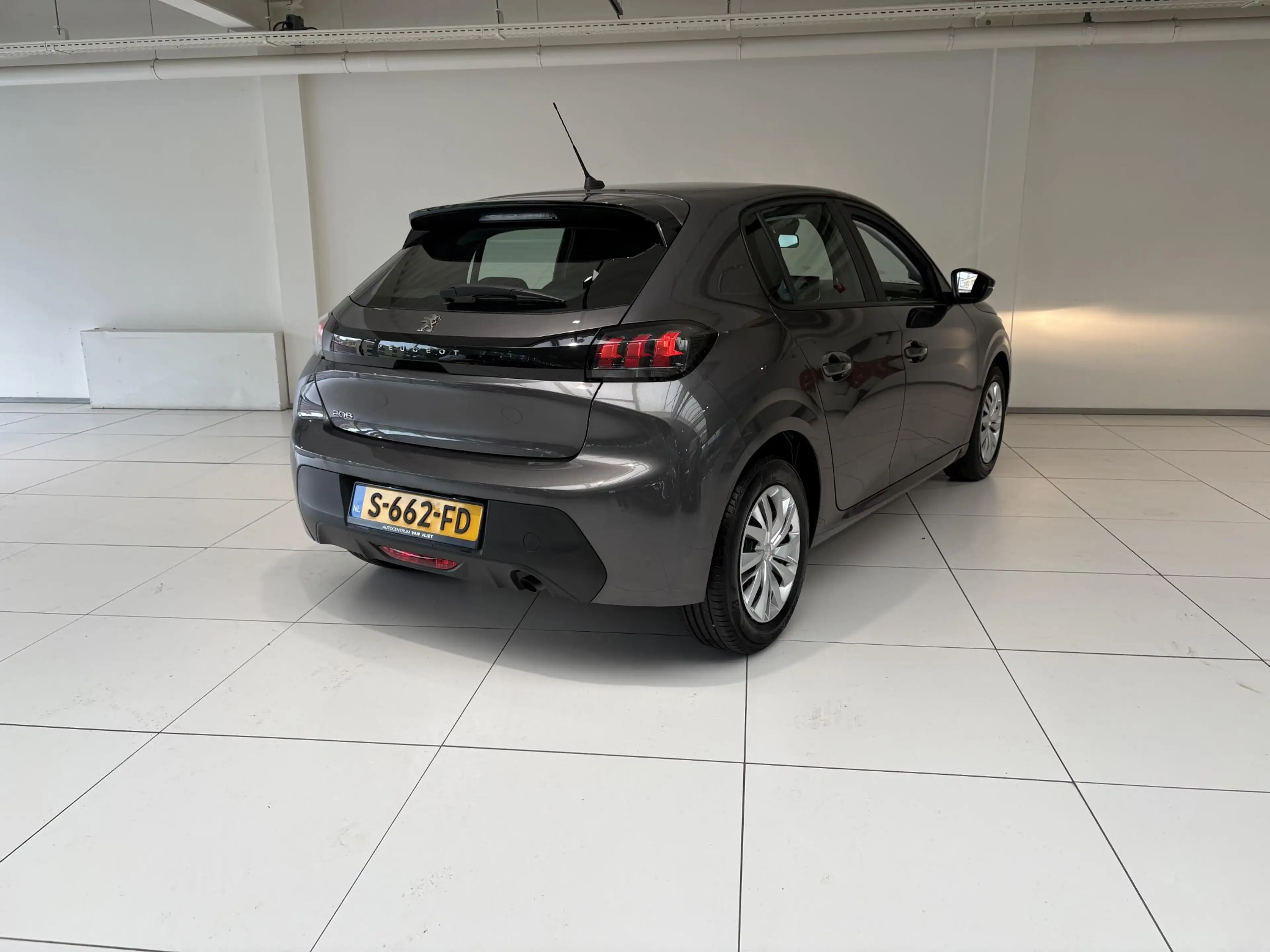 Peugeot 208 1.2 PureTech Active . — photo 3