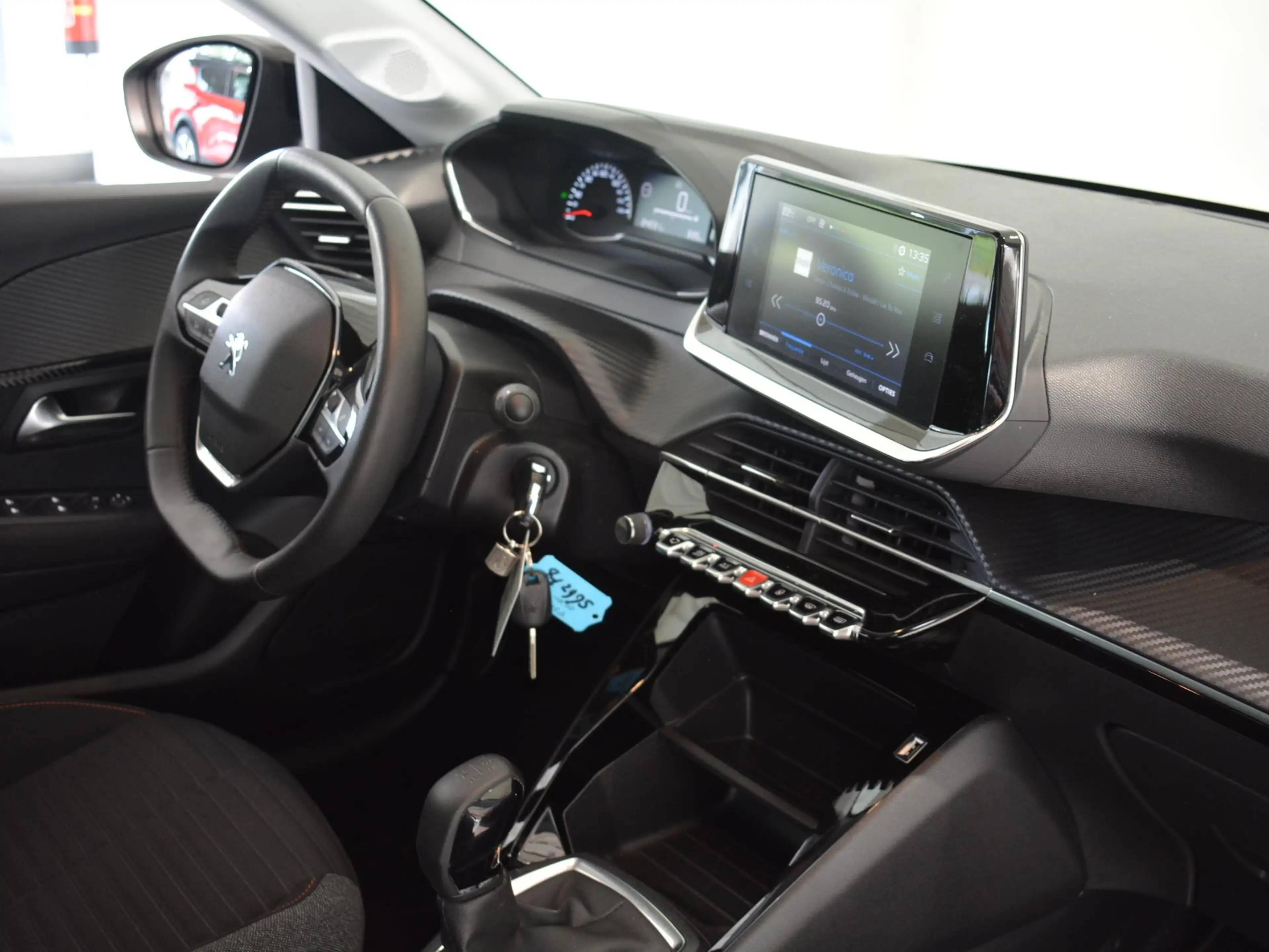 Peugeot 208 1.2 PureTech Active . — photo 7