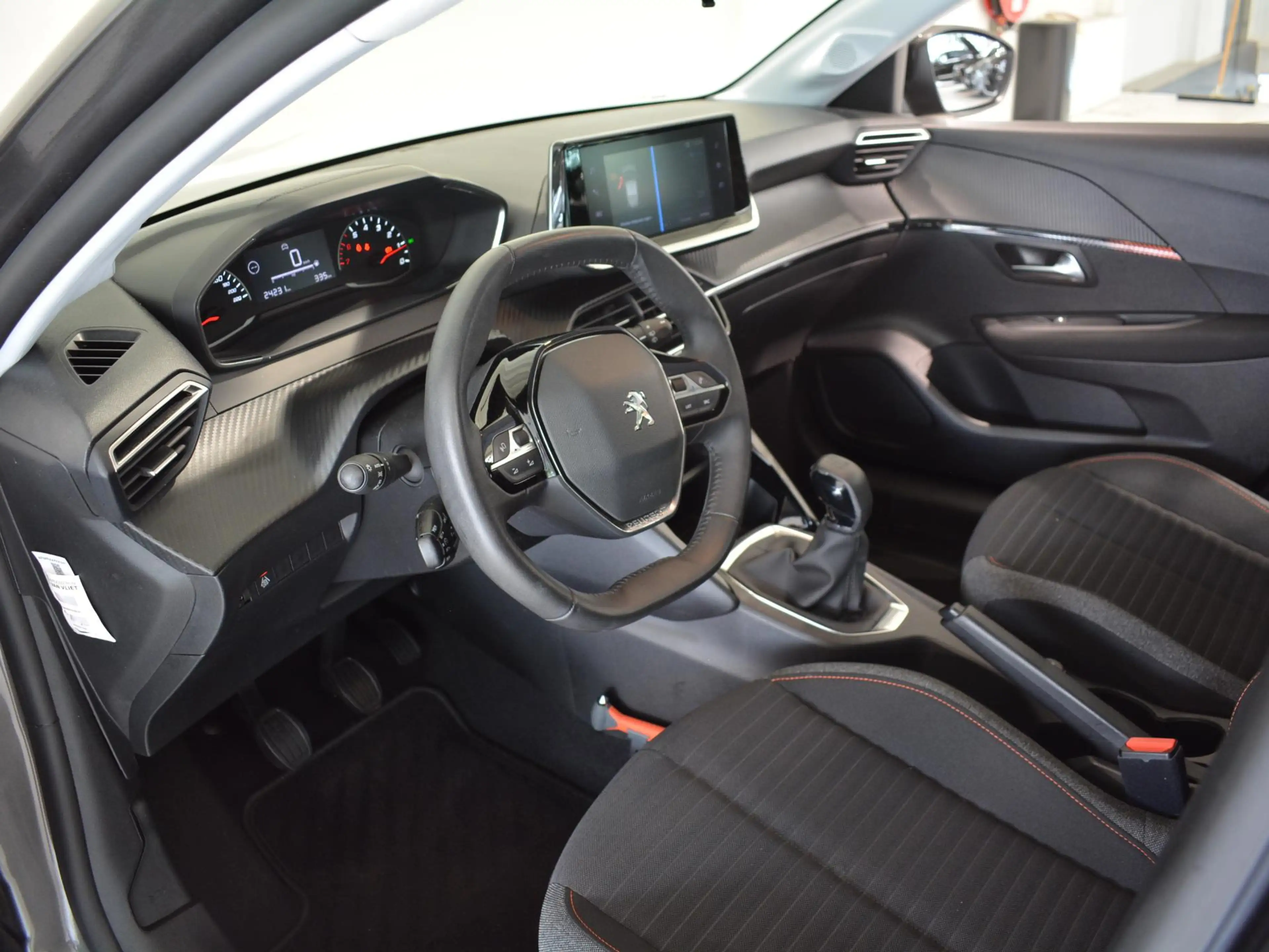 Peugeot 208 1.2 PureTech Active . — photo 5
