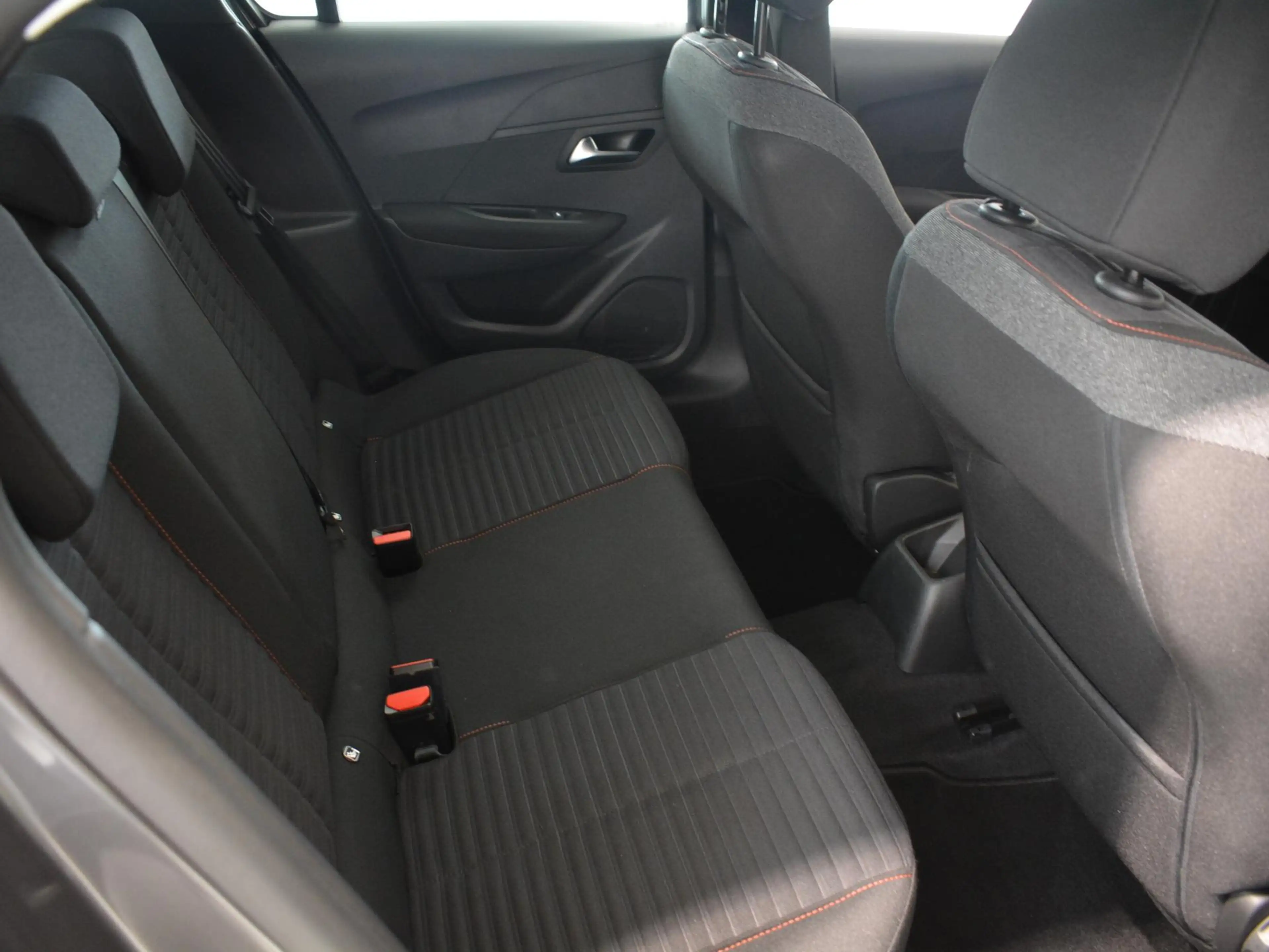 Peugeot 208 1.2 PureTech Active . — photo 10