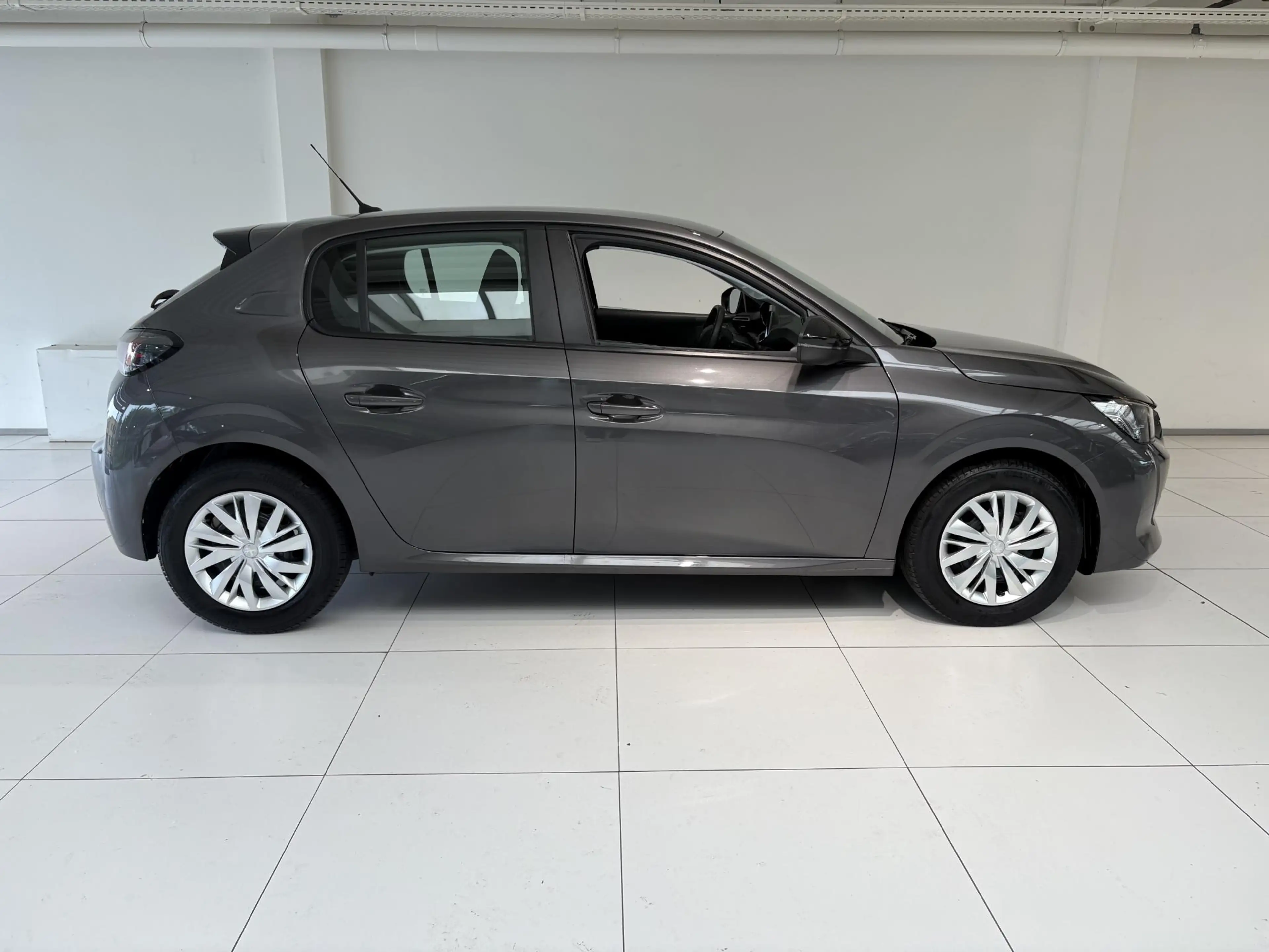 Peugeot 208 1.2 PureTech Active . — photo 9