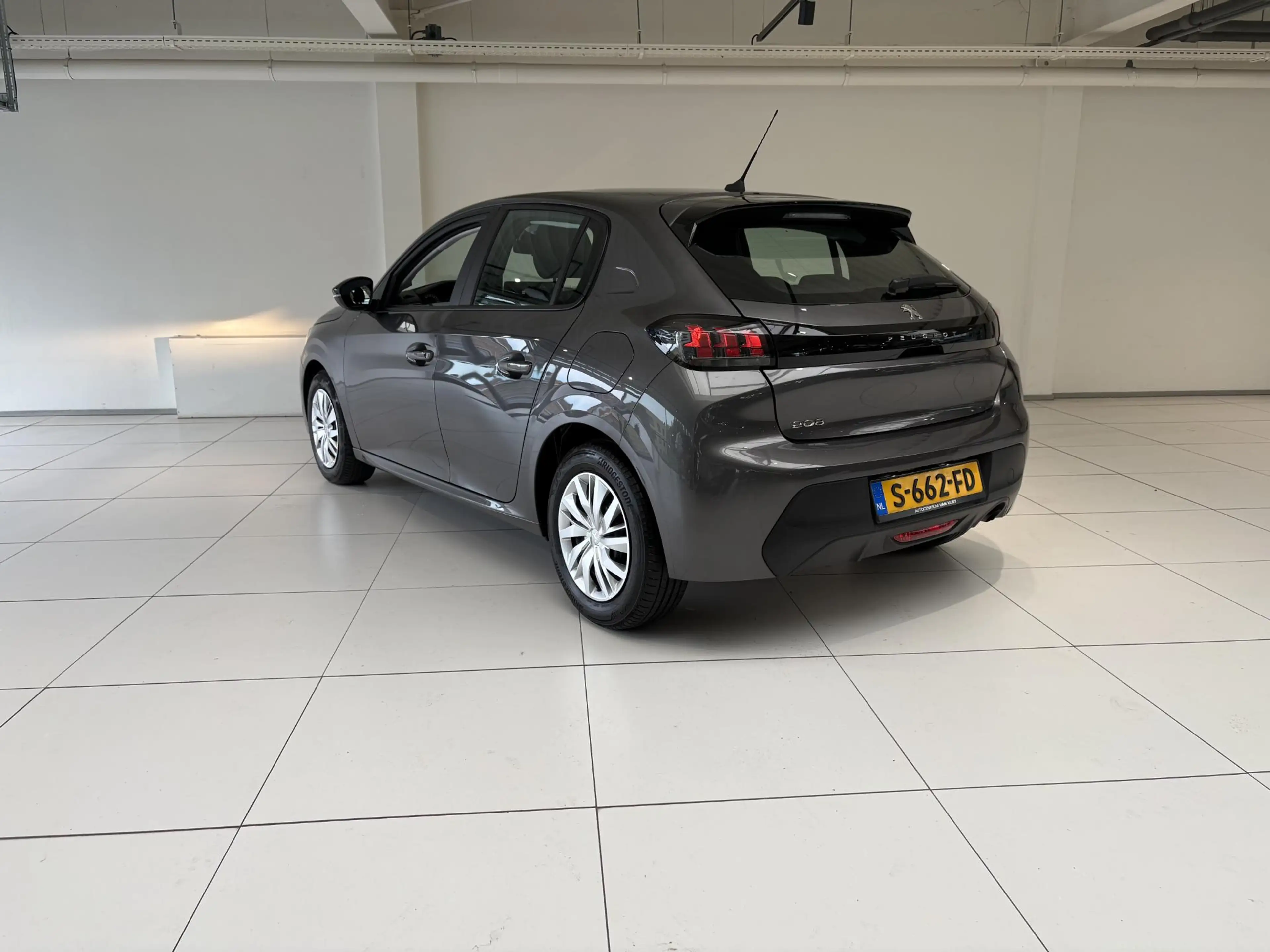 Peugeot 208 1.2 PureTech Active . — photo 2