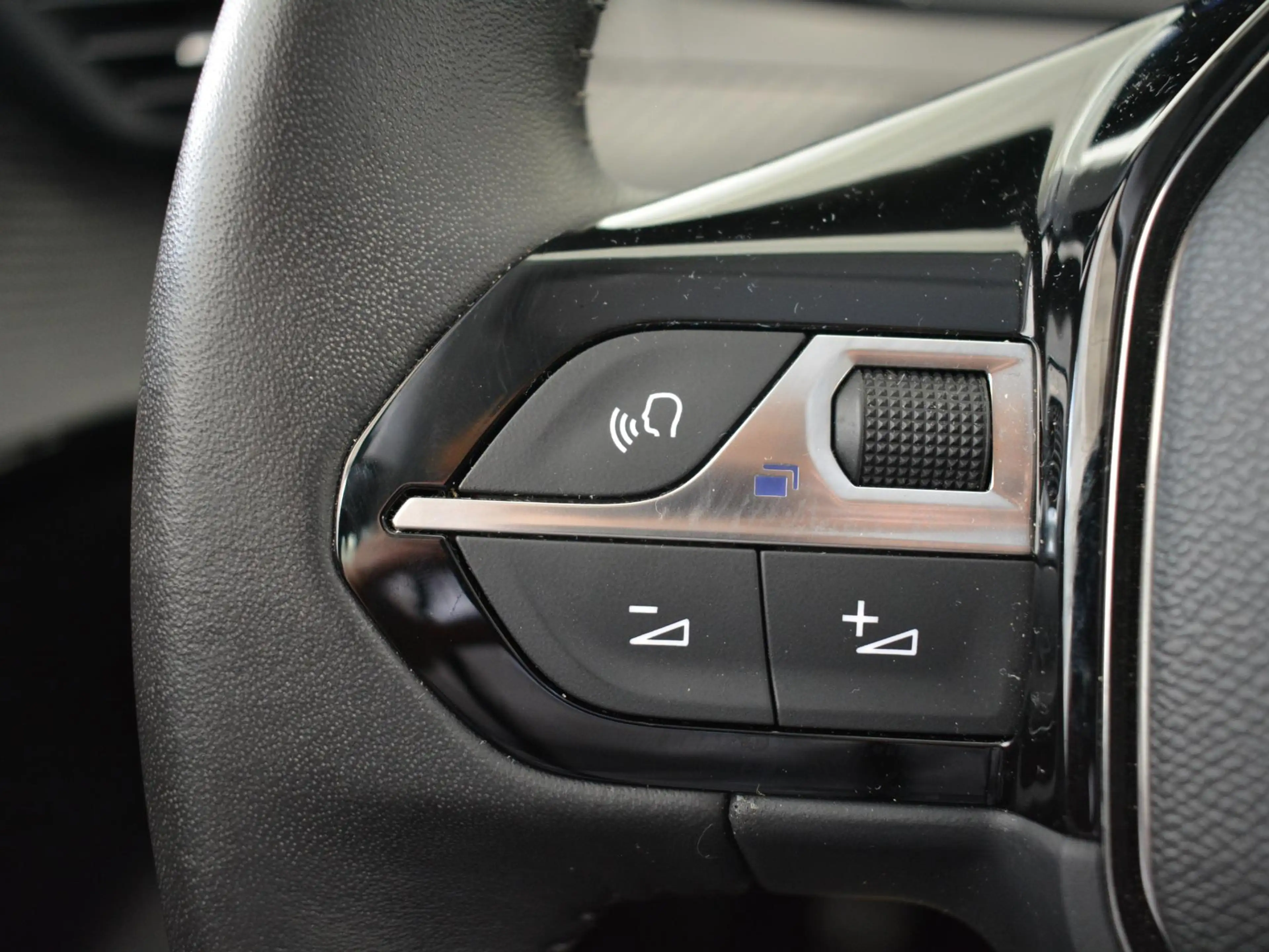 Peugeot 208 1.2 PureTech Active . — photo 12