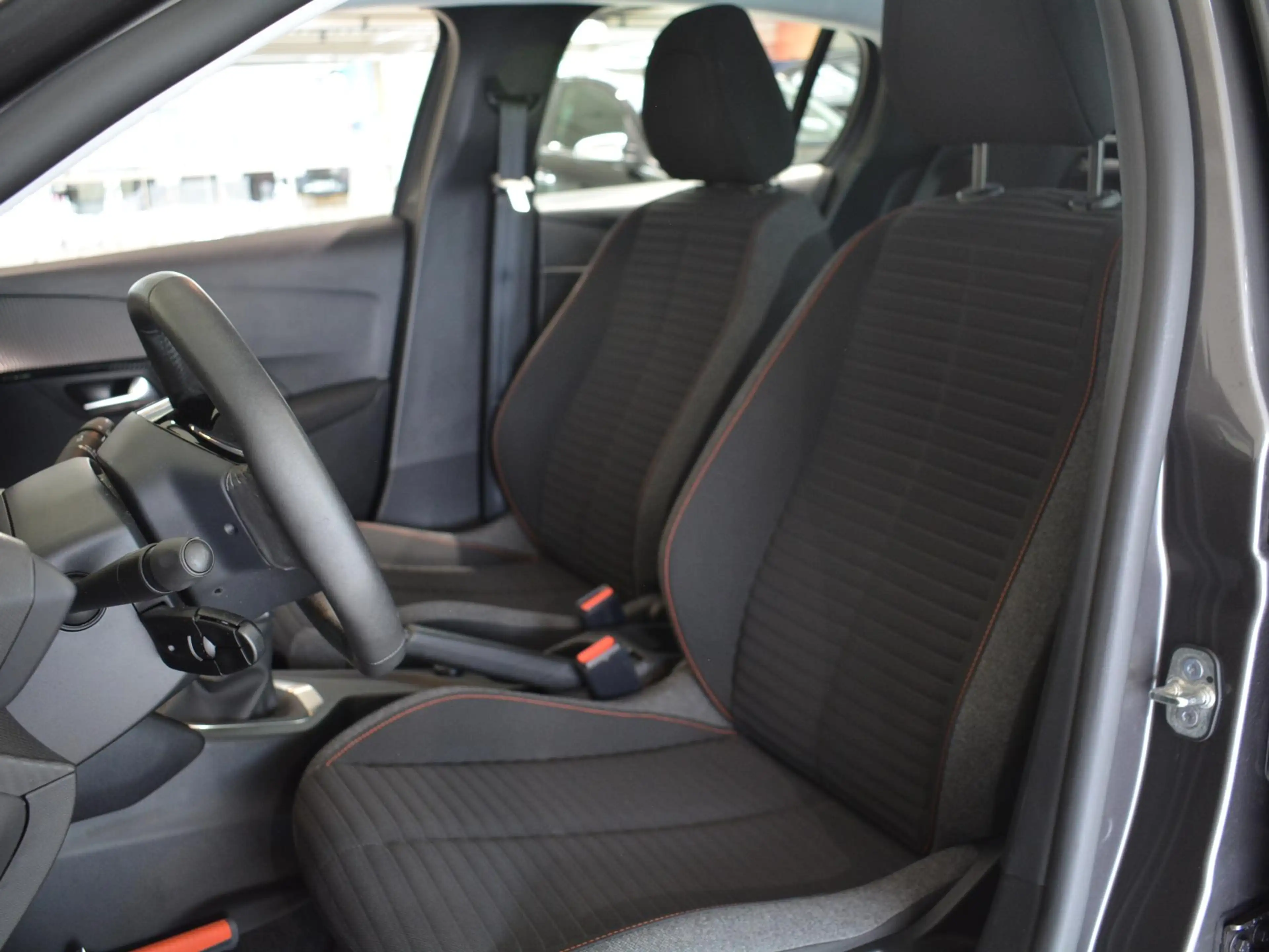 Peugeot 208 1.2 PureTech Active . — photo 6