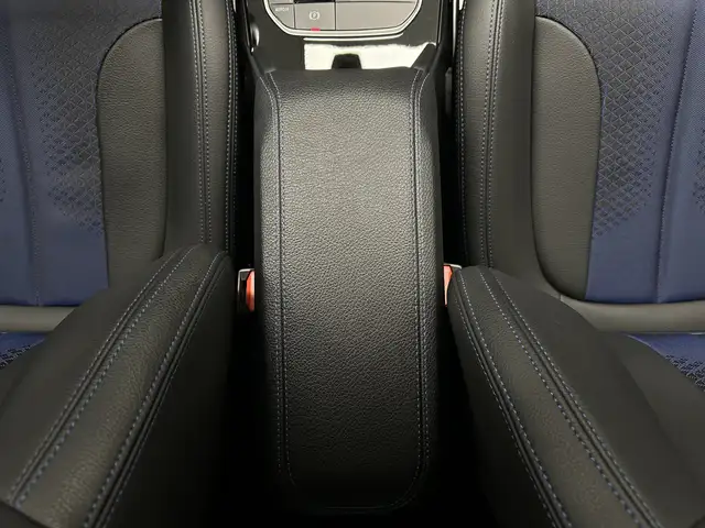 BMW 1 Series view 17