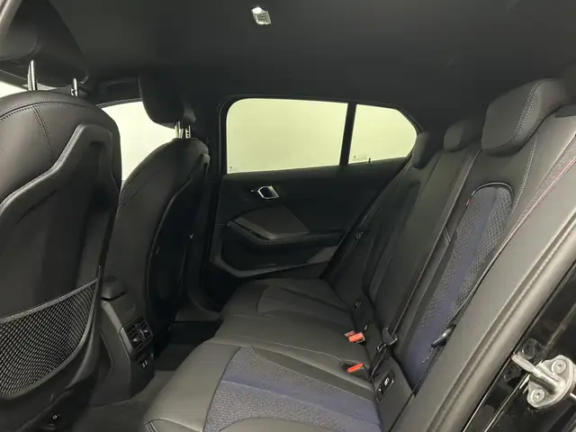BMW 1 Series view 15
