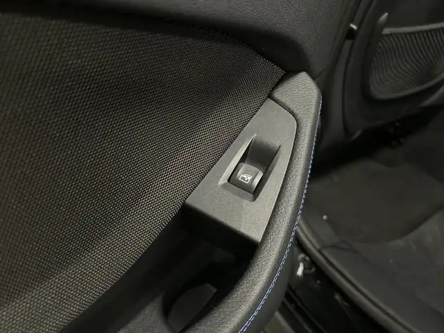 BMW 1 Series view 14