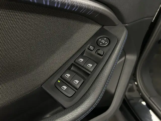 BMW 1 Series view 29