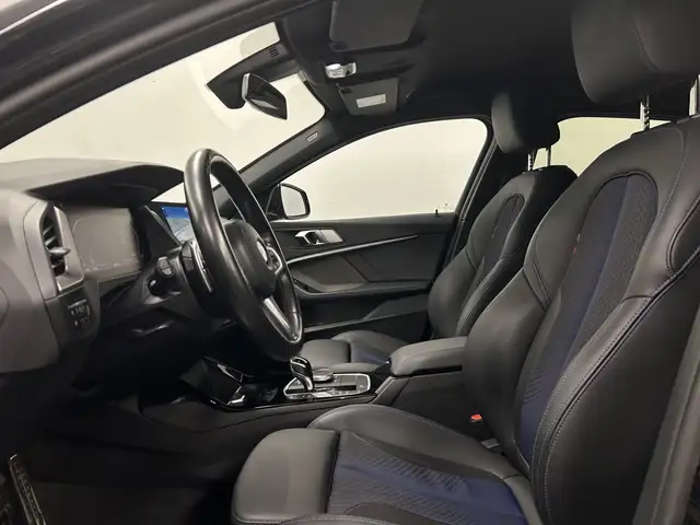 BMW 1 Series view 4