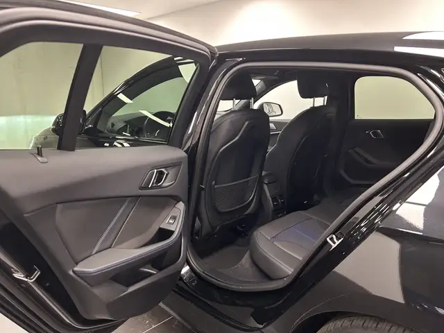 BMW 1 Series view 13