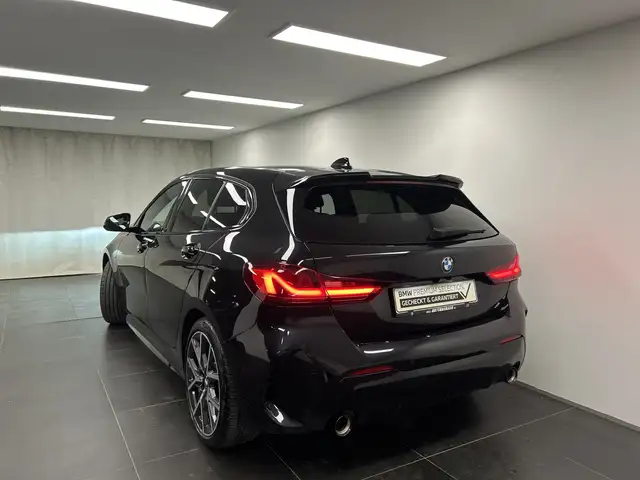 BMW 1 Series view 10