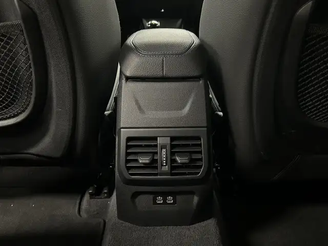 BMW 1 Series view 16