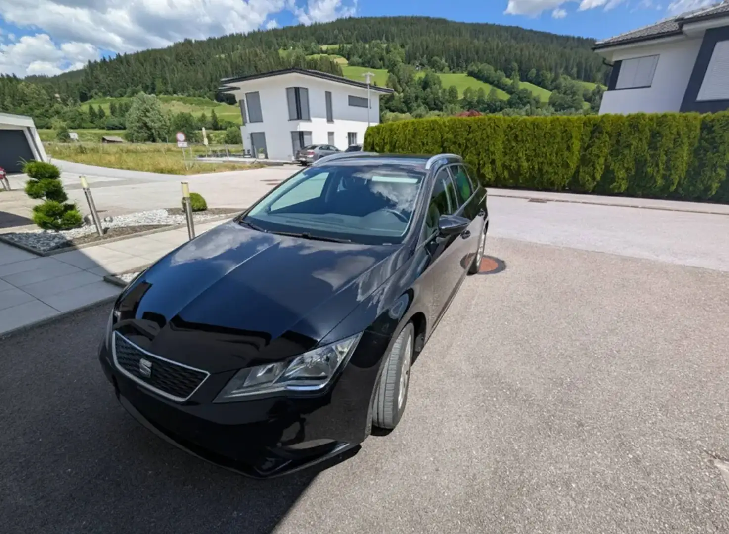 SEAT Leon Leon ST Business 1,6 TDI CR Start-Stopp Business Schwarz - 2