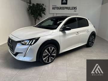 e-208 GT Pack + Navi + Camera + Panodak Slechts 12788 kilometers
