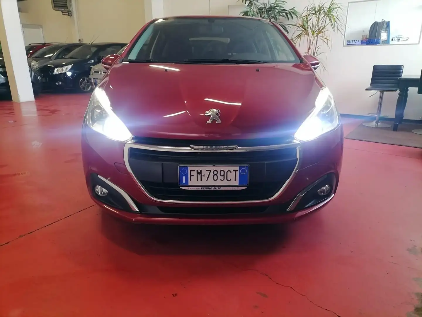 Peugeot 208 PureTech 82 5 porte Allure Rojo - 2